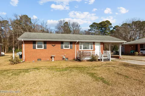 2484 Hull Rd, Kinston, NC 28504