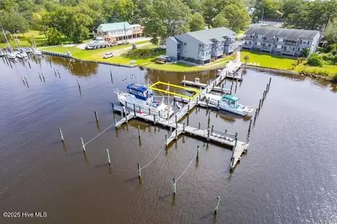 303 Midyette St #B7, Oriental, NC 28571