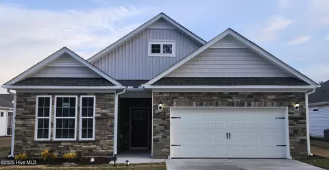 1005 Alizarin Ln, New Bern, NC 28562