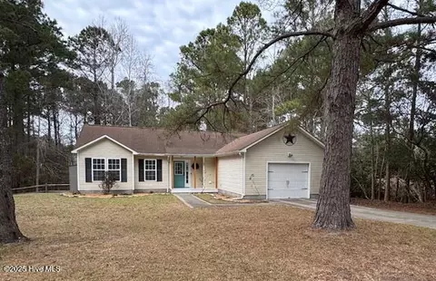 107 Wildwood Ct, Hubert, NC 28539