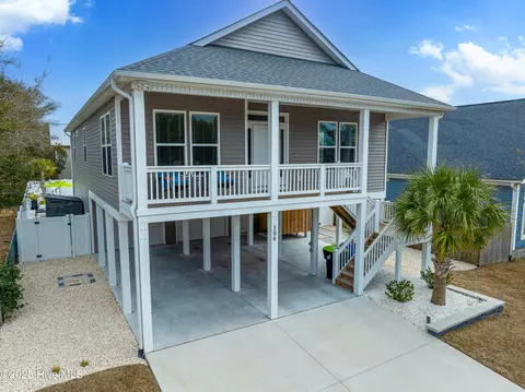 106 SE 36th St, Oak Island, NC 28465