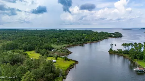 330 Martin Creek Dr, Beaufort, NC 28516