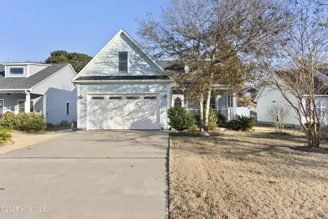 128 NE 9th St, Oak Island, NC 28465