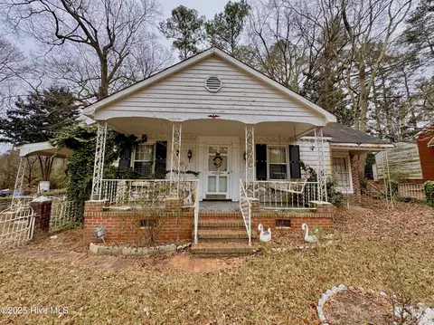 1113 Morningside Dr, Kinston, NC 28501