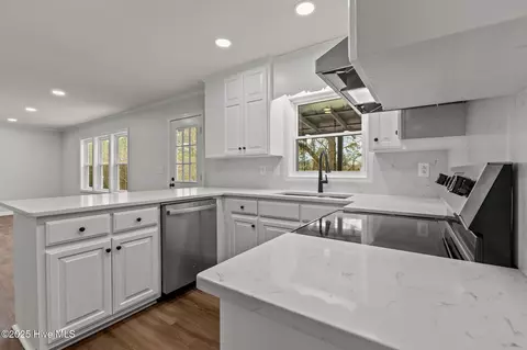 Kitchen - 248 Summertree Ct, Clinton, NC 28328 photo 3 of 3