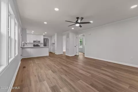Living - 248 Summertree Ct, Clinton, NC 28328 photo 3 of 4