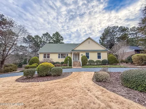 870 Monticello Dr #8, Pinehurst, NC 28374