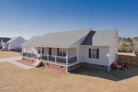 215 E Ridge Ct, Jacksonville, NC 28540