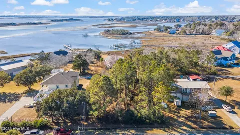 4 Watts Landing Rd, Hampstead, NC 28443