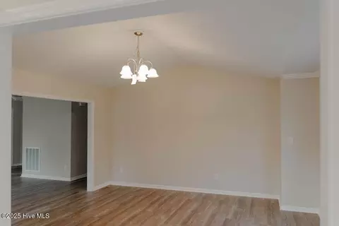 306 Locust St, Hamlet, NC 28345 photo 4