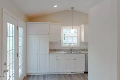 306 Locust St, Hamlet, NC 28345 photo 3