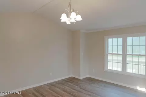 306 Locust St, Hamlet, NC 28345 photo 5