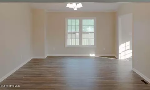 306 Locust St, Hamlet, NC 28345 photo 6