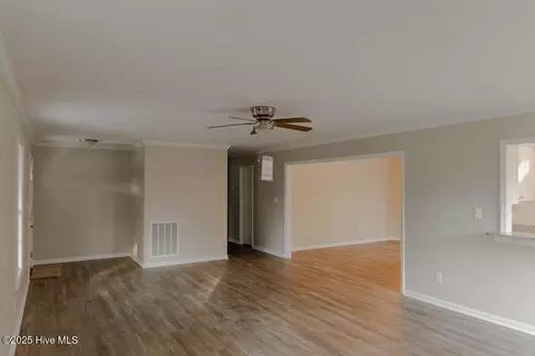 306 Locust St, Hamlet, NC 28345 photo 9