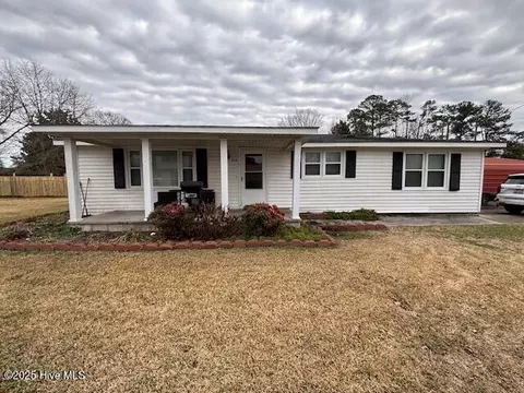 313 S Grant St, Beulaville, NC 28518