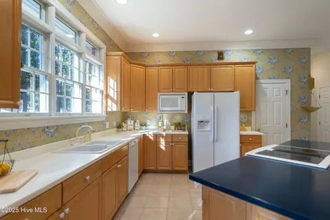 Kitchen - 19 Troon Dr, Pinehurst, NC 28374 photo 8 of 10