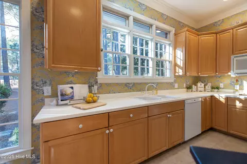 Kitchen - 19 Troon Dr, Pinehurst, NC 28374 photo 7 of 10