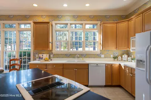 Kitchen - 19 Troon Dr, Pinehurst, NC 28374 photo 5 of 10
