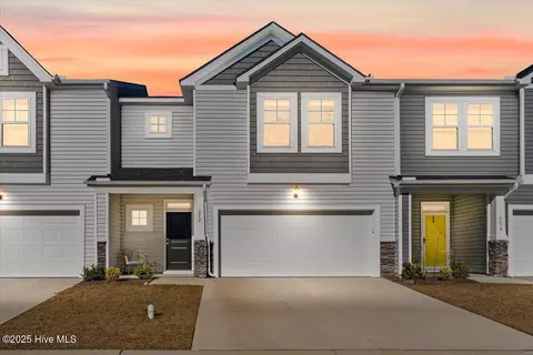 372 Trevally Ct, Southport, NC 28461