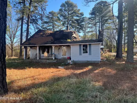 108 Peachtree St, Woodland, NC 27897