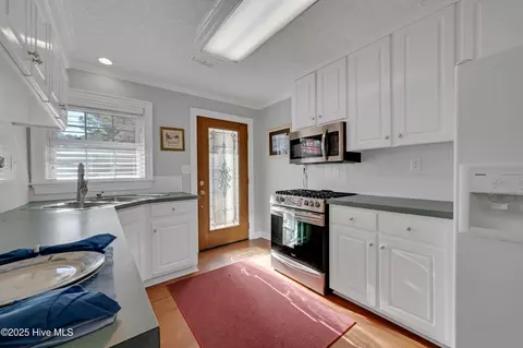 Kitchen - 79 Ridgecrest Dr, Chocowinity, NC 27817 photo 2 of 3