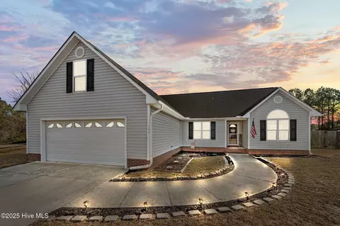 152 Harvest Moon Dr, Richlands, NC 28574
