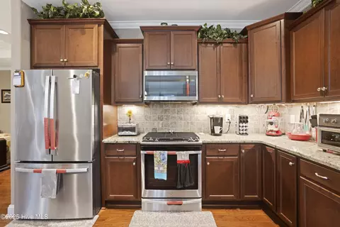 Kitchen - 657 Jenoa Loop, Castle Hayne, NC 28429 photo 3 of 4