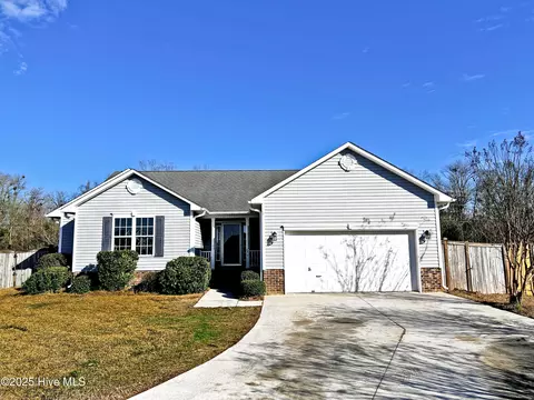 309 Combine Ct, Richlands, NC 28574