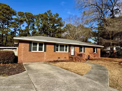 3420 Dobbs Farm Rd, Kinston, NC 28504
