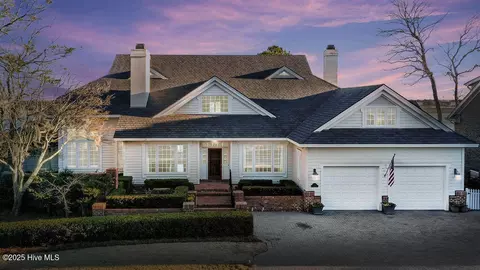 1517 Landfall Dr, Wilmington, NC 28405