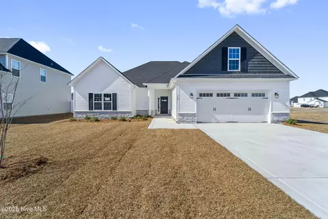 729 Secession Ln, Jacksonville, NC 28546