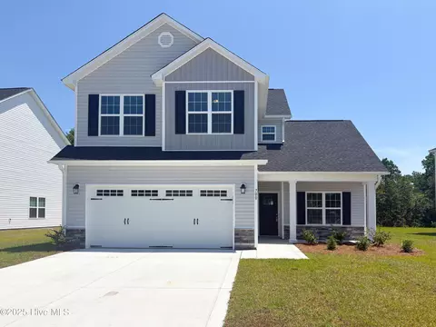 700 Ellabond St, Sneads Ferry, NC 28460