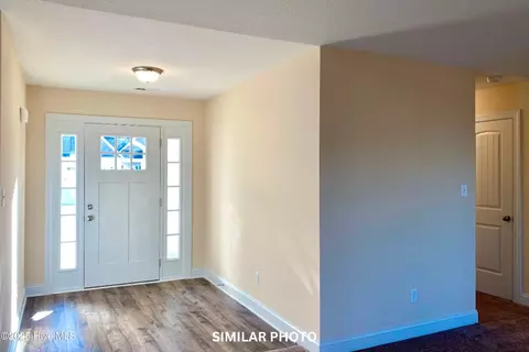 585 Appalachian Trl S, Jacksonville, NC 28546