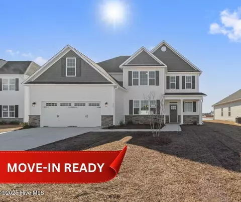 576 Appalachian Trl S, Jacksonville, NC 28546