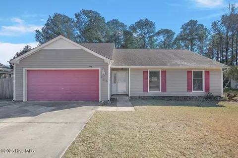 828 Shadowridge Rd, Jacksonville, NC 28546