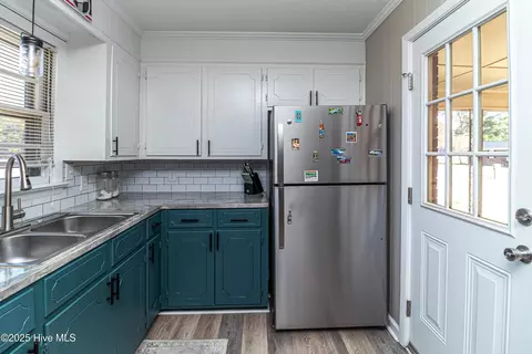 105 Dill St, Mount Olive, NC 28365 photo 7