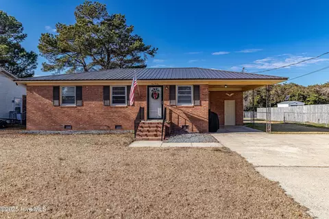 105 Dill St, Mount Olive, NC 28365