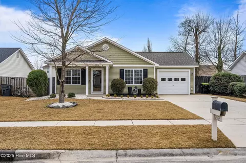 2054 Southern Pine Dr, Leland, NC 28451