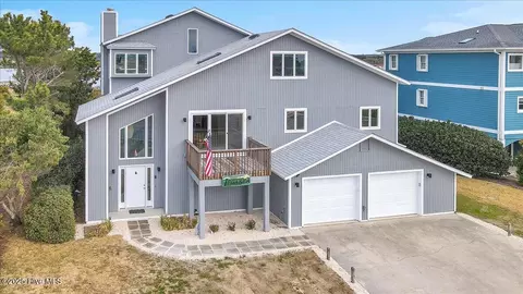 6604 Kings Lynn Dr, Oak Island, NC 28465