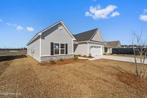 925 Uplands Ln, Jacksonville, NC 28546