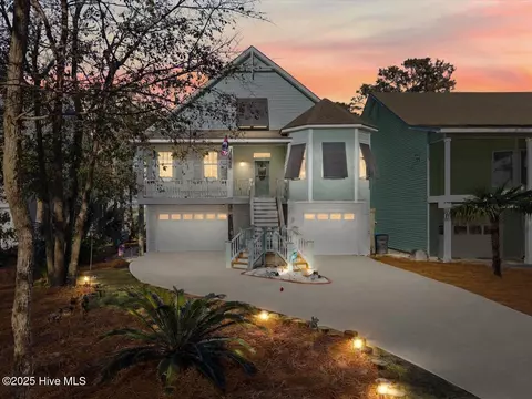 149 Oceangreens Ln, Oak Island, NC 28465