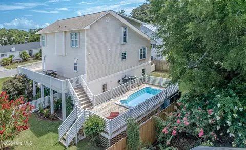 214 Peninsula Dr, Carolina Beach, NC 28428