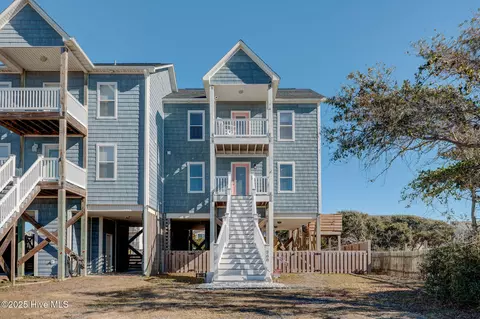 208 Oyster Ln, North Topsail Beach, NC 28460