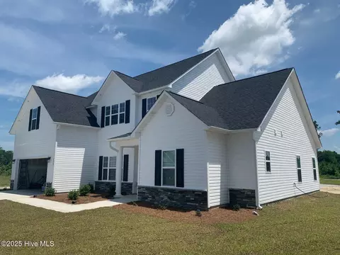 772 Secession Ln, Jacksonville, NC 28546