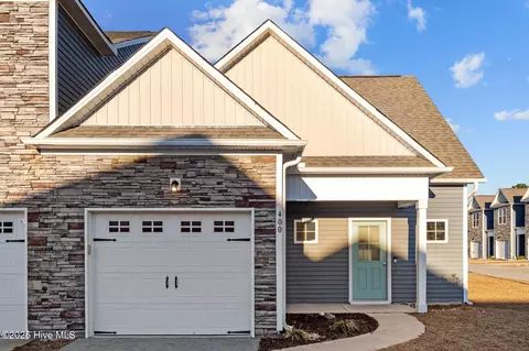 400 Guppy Loop Rd, Sneads Ferry, NC 28460