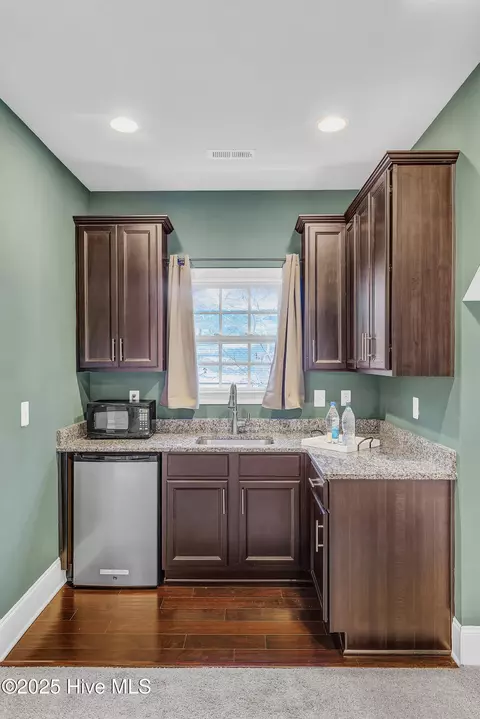 Kitchen - 236 Hydrangea Ln, Hampstead, NC 28443 photo 5 of 7