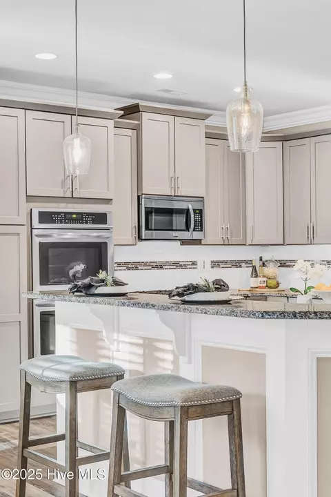 Kitchen - 236 Hydrangea Ln, Hampstead, NC 28443 photo 6 of 7