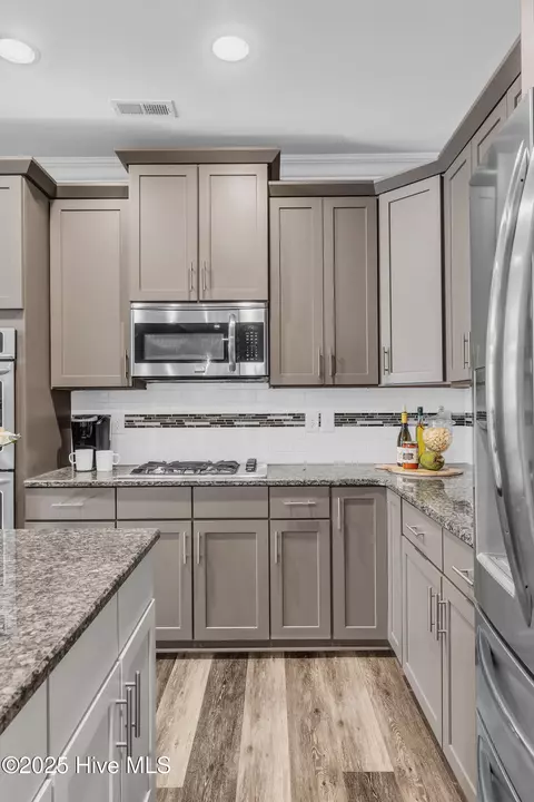 Kitchen - 236 Hydrangea Ln, Hampstead, NC 28443 photo 4 of 7