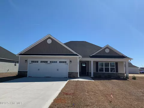 902 Uplands Ln, Jacksonville, NC 28546