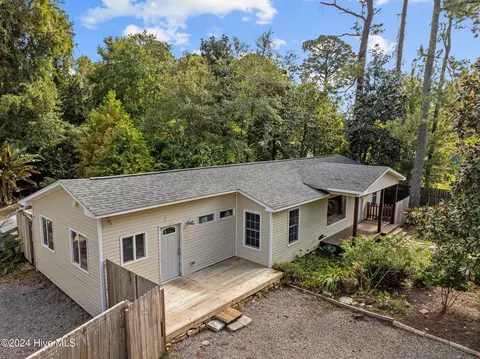 2115 Wisteria Dr, Wilmington, NC 28401